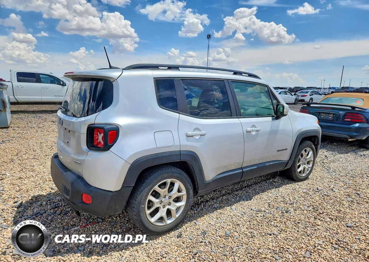 2018 Jeep Renegade Latitude VIN:ZACCJABB5JPG71772 - 3