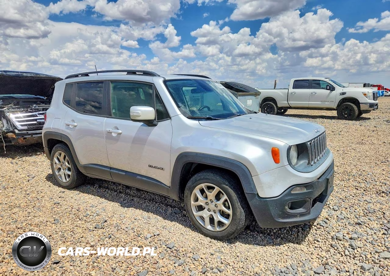 2018 Jeep Renegade Latitude VIN:ZACCJABB5JPG71772 - 4