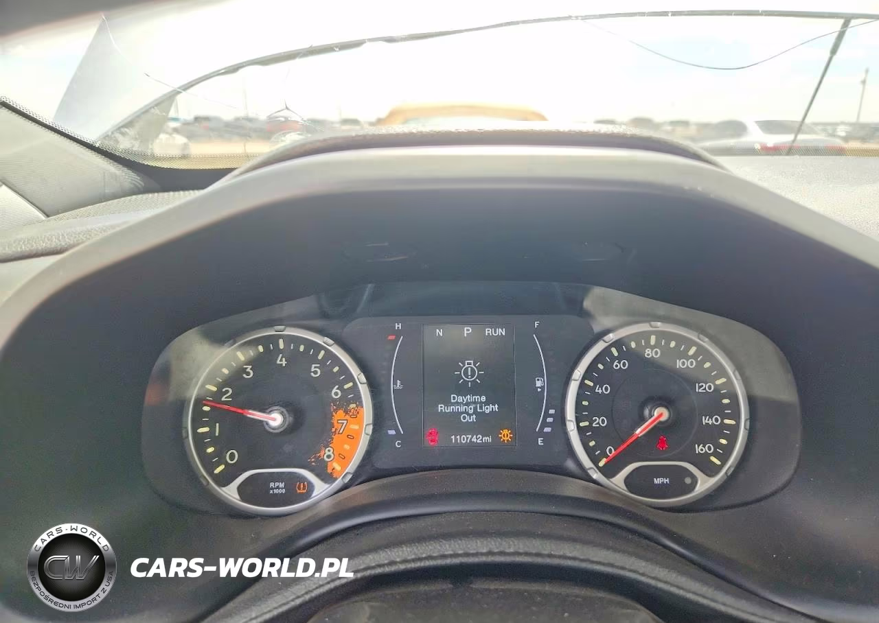 2018 Jeep Renegade Latitude VIN:ZACCJABB5JPG71772 - 9