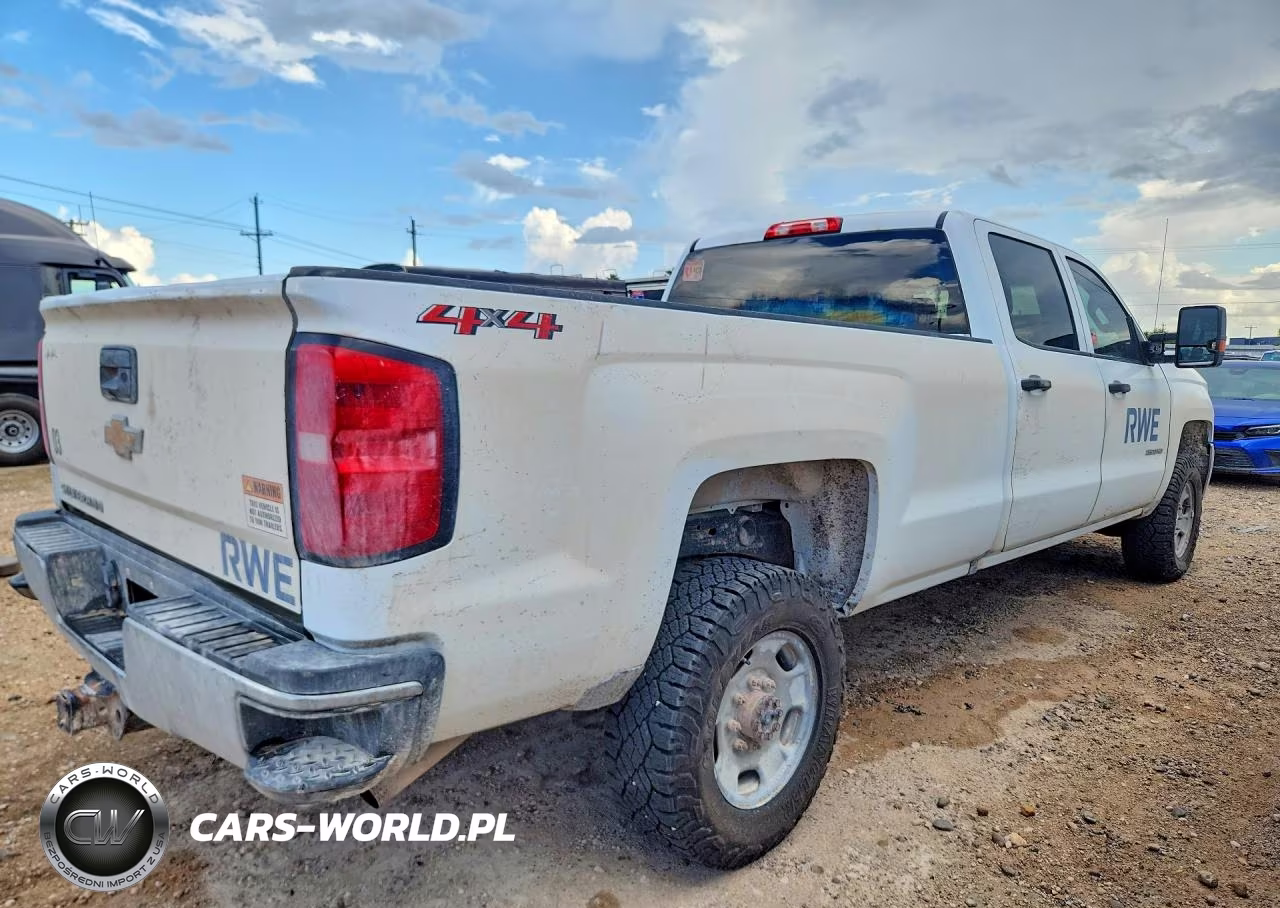 2018 Chevrolet Silverado K2500 Heavy Duty VIN:1GC1KUEG1JF279498 - 3