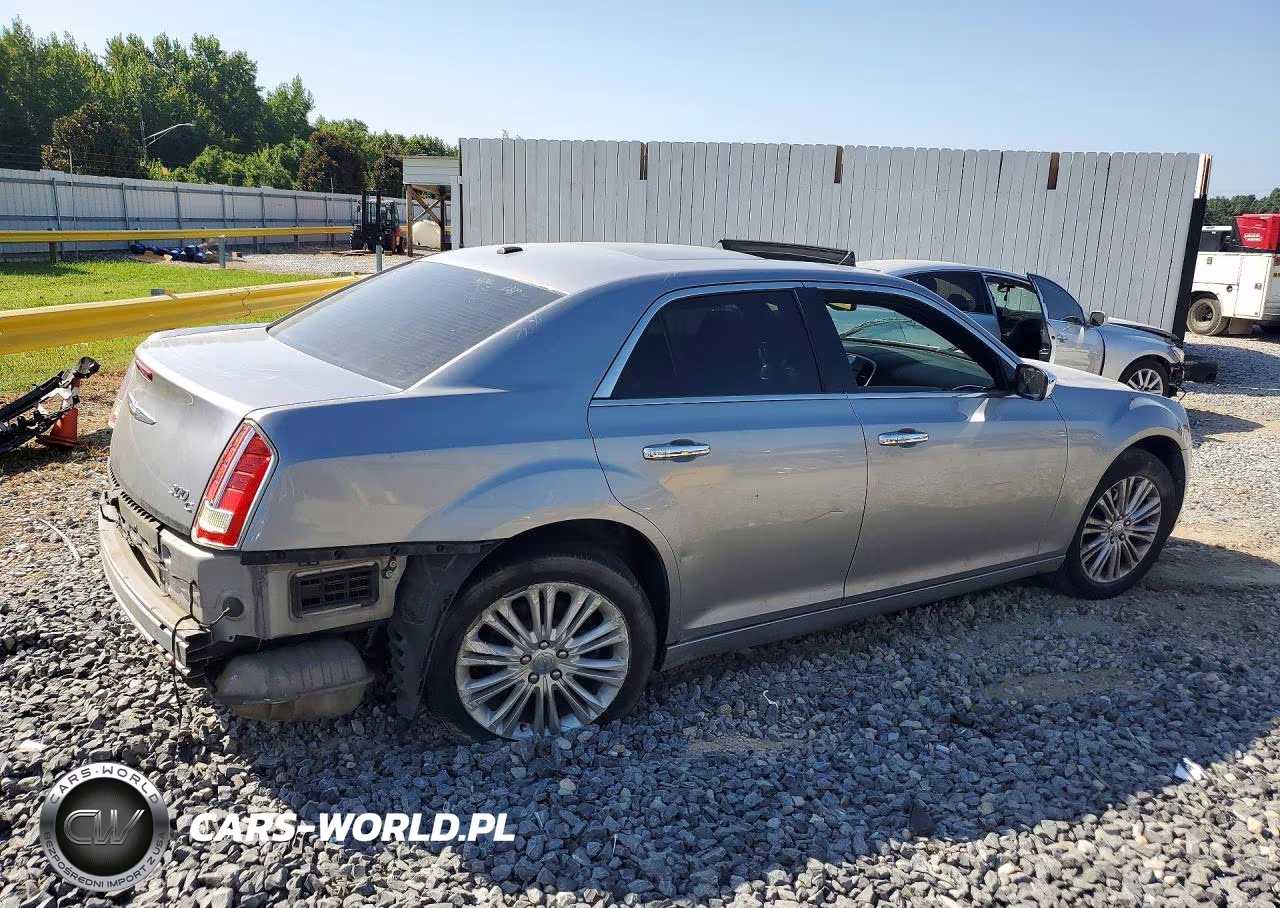 2014 Chrysler 300C VIN:2C3CCAKT4EH384910 - 3