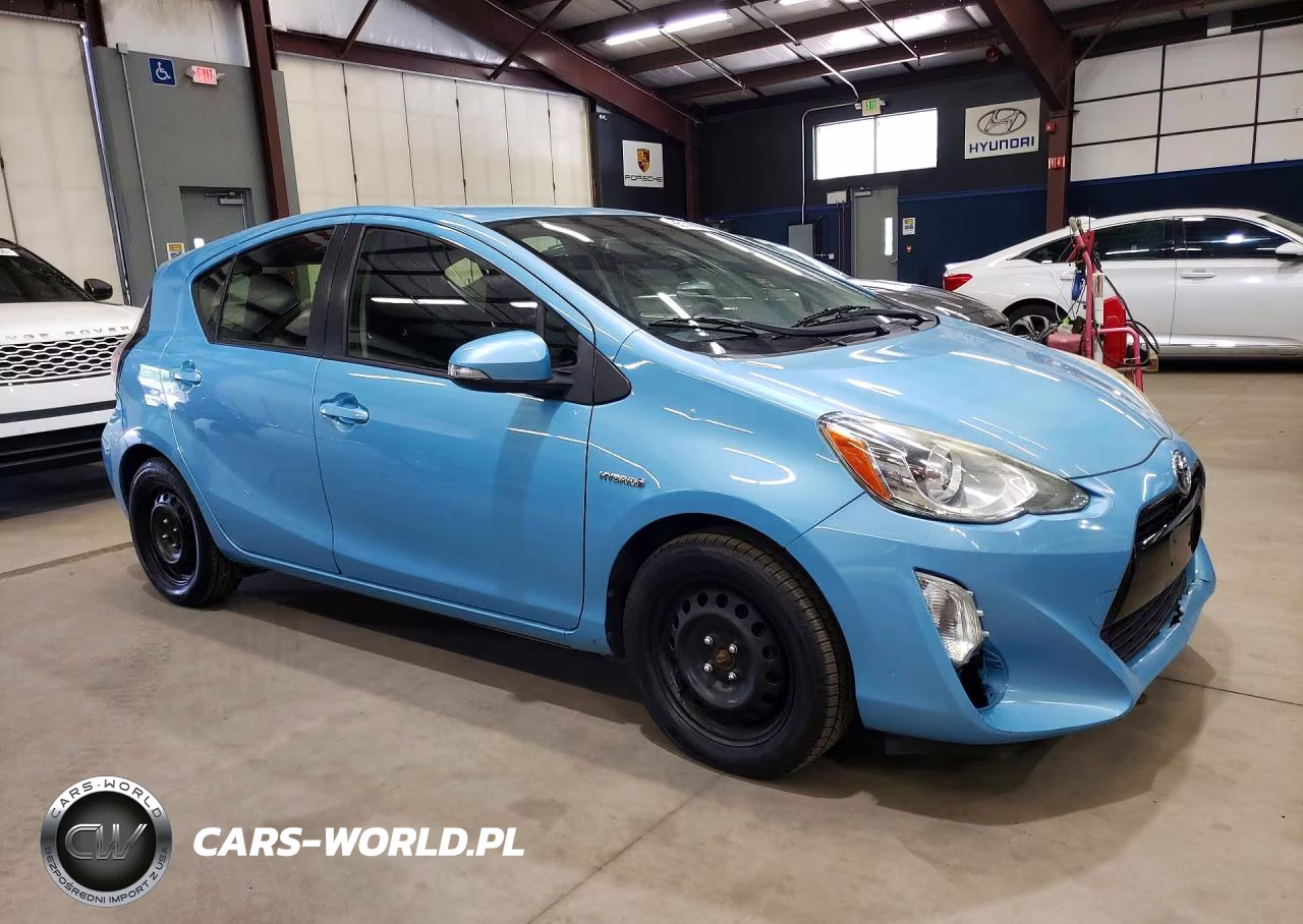 2016 Toyota Prius C Two VIN:JTDKDTB39G1124326 - 4