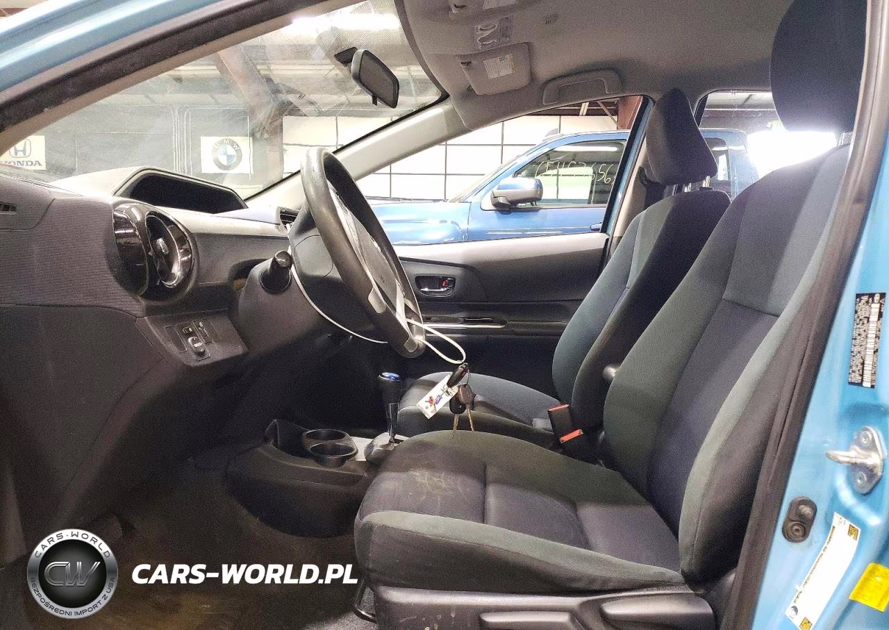 2016 Toyota Prius C Two VIN:JTDKDTB39G1124326 - 7