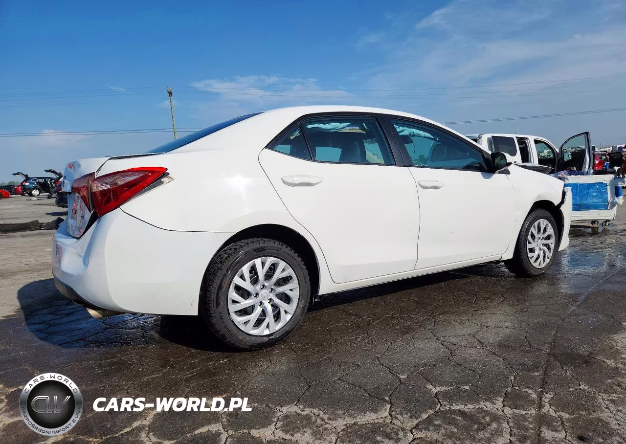 2019 Toyota Corolla Le VIN:5YFBURHE3KP927407 - 3