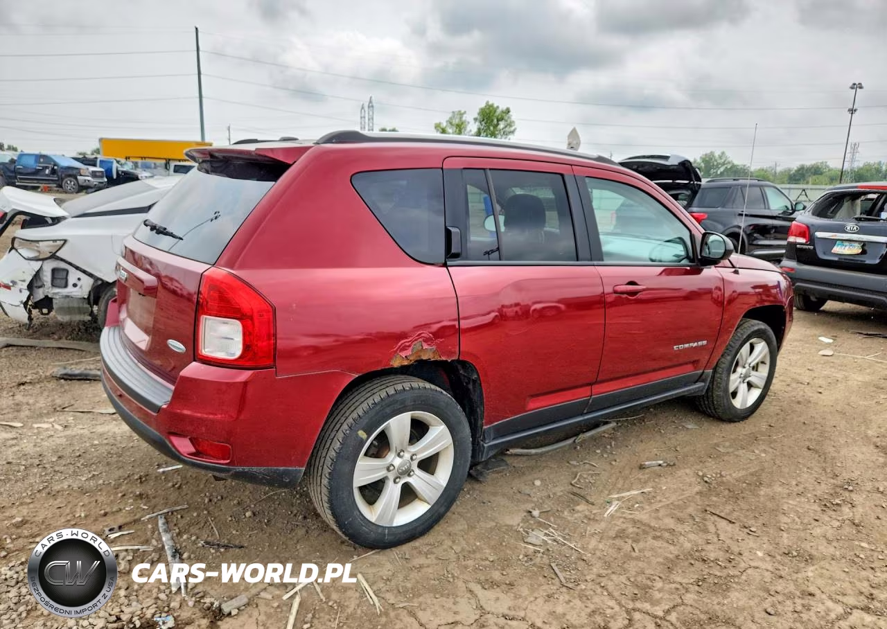 2013 Jeep Compass Latitude VIN:1C4NJDEB8DD240402 - 3