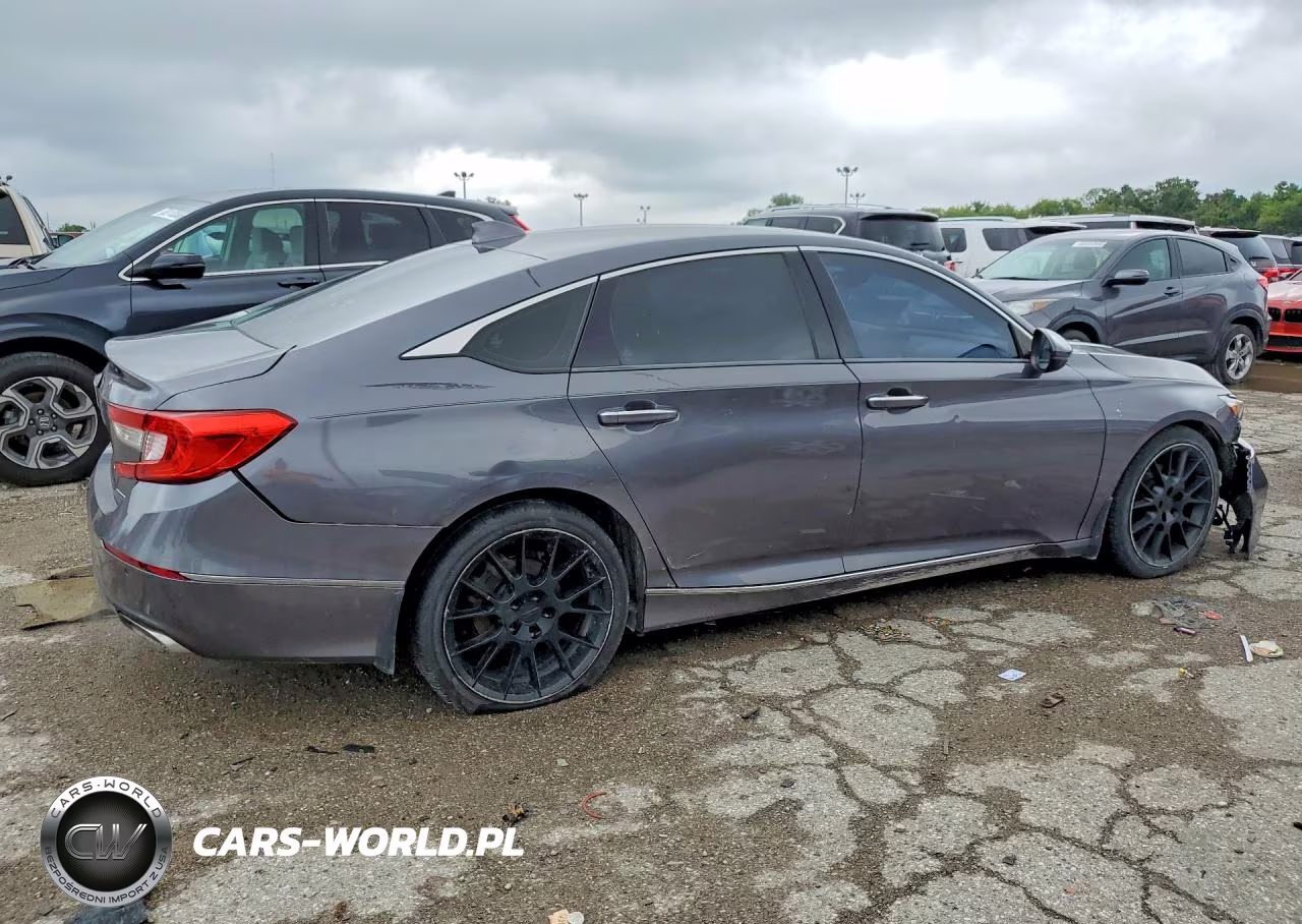 2018 Honda Accord Touring VIN:1HGCV1F97JA155832 - 3