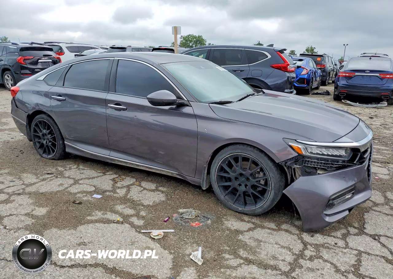 2018 Honda Accord Touring VIN:1HGCV1F97JA155832 - 4