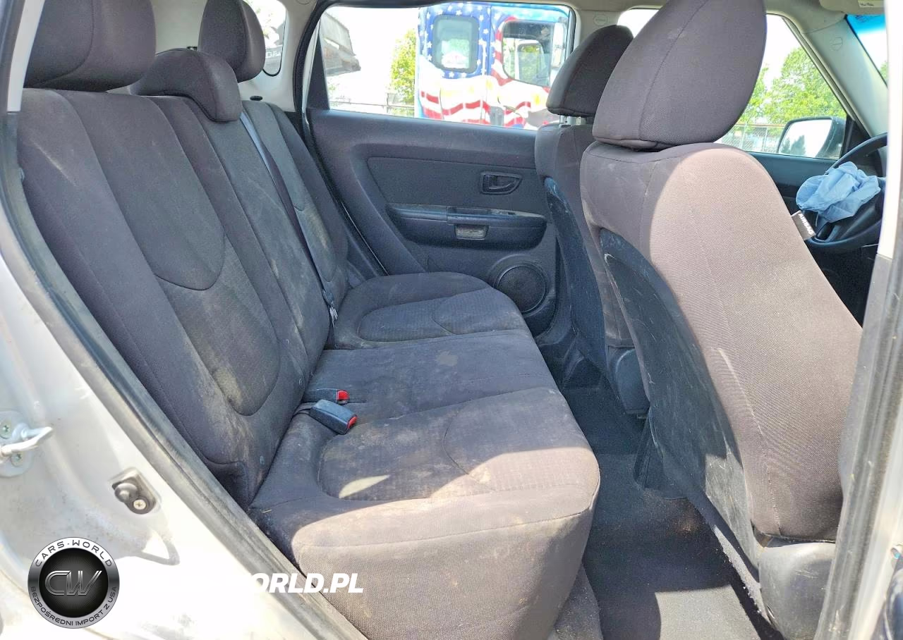 2011 Kia Soul VIN:KNDJT2A1XB7308804 - 10