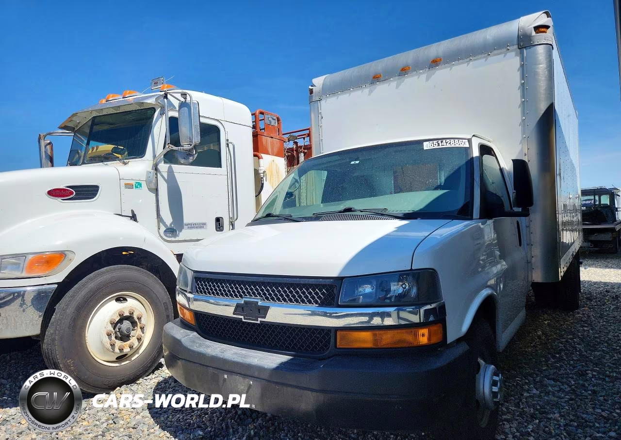 2015 Chevrolet Express Box Truck – zdjęcie 1 z 12