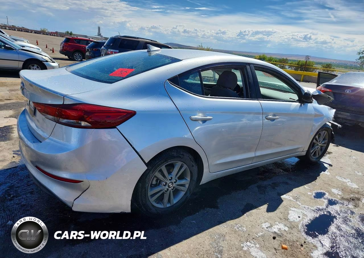2018 Hyundai Elantra Sel VIN:5NPD84LF1JH325309 - 3