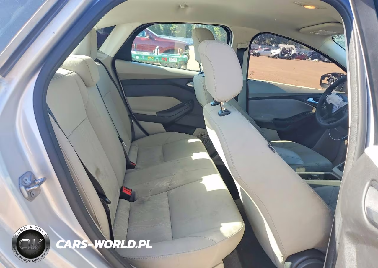2018 Ford Focus Se VIN:1FADP3F24JL317017 - 10