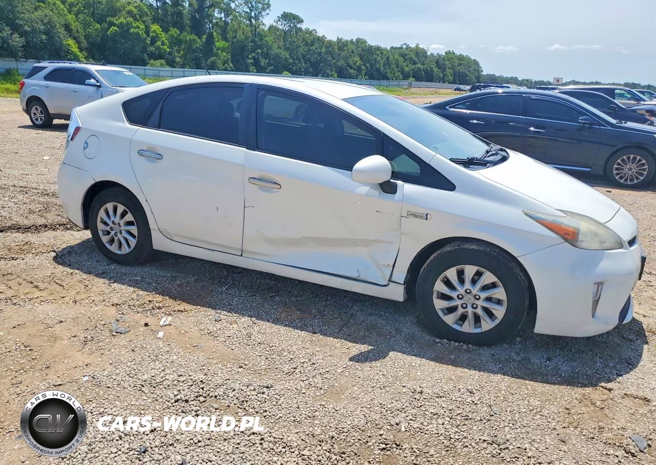 2013 Toyota Prius Plug-In Hybrid Base VIN:JTDKN3DP7D3042379 - 4