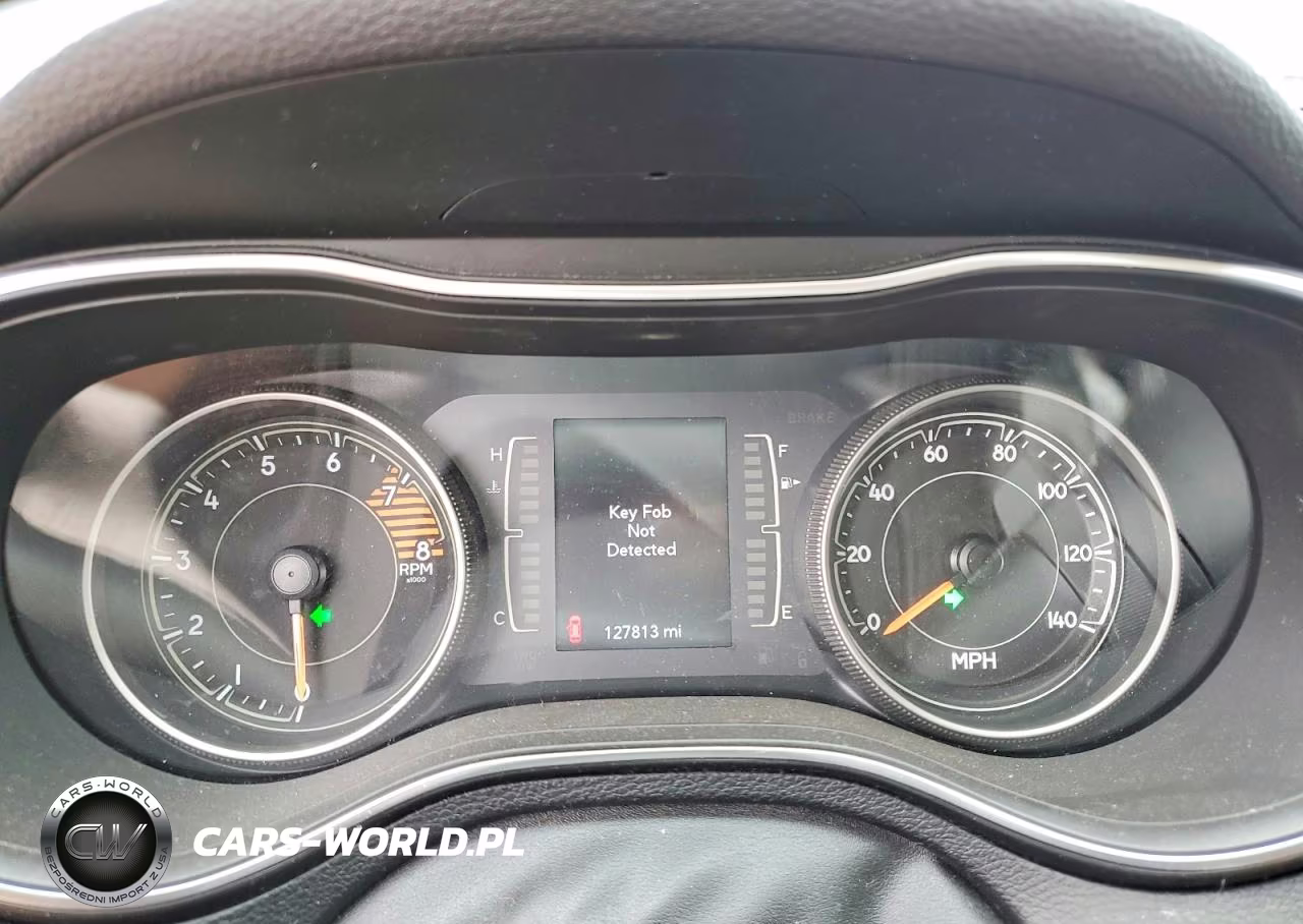 2019 Jeep Cherokee Latitude VIN:1C4PJMCX6KD150671 - 9
