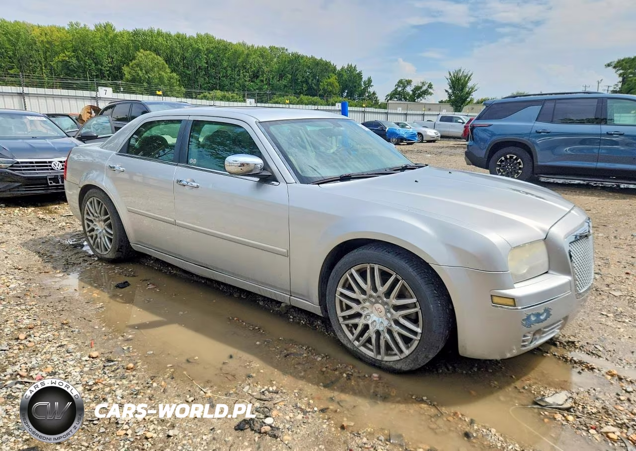 2007 Chrysler 300 Touring VIN:2C3KK53G17H900621 - 4