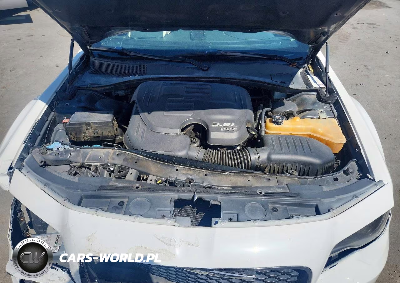 2018 Chrysler 300 S VIN:2C3CCAGG2JH267736 - 11
