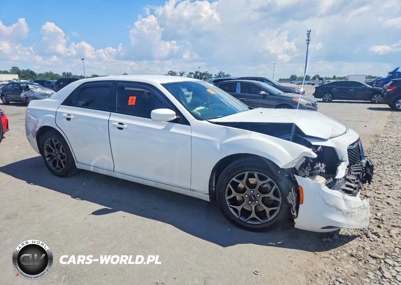2018 Chrysler 300 S VIN:2C3CCAGG2JH267736 - 4