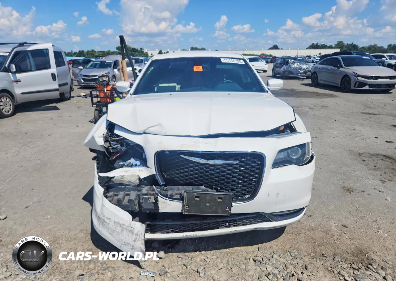 2018 Chrysler 300 S VIN:2C3CCAGG2JH267736 - 5