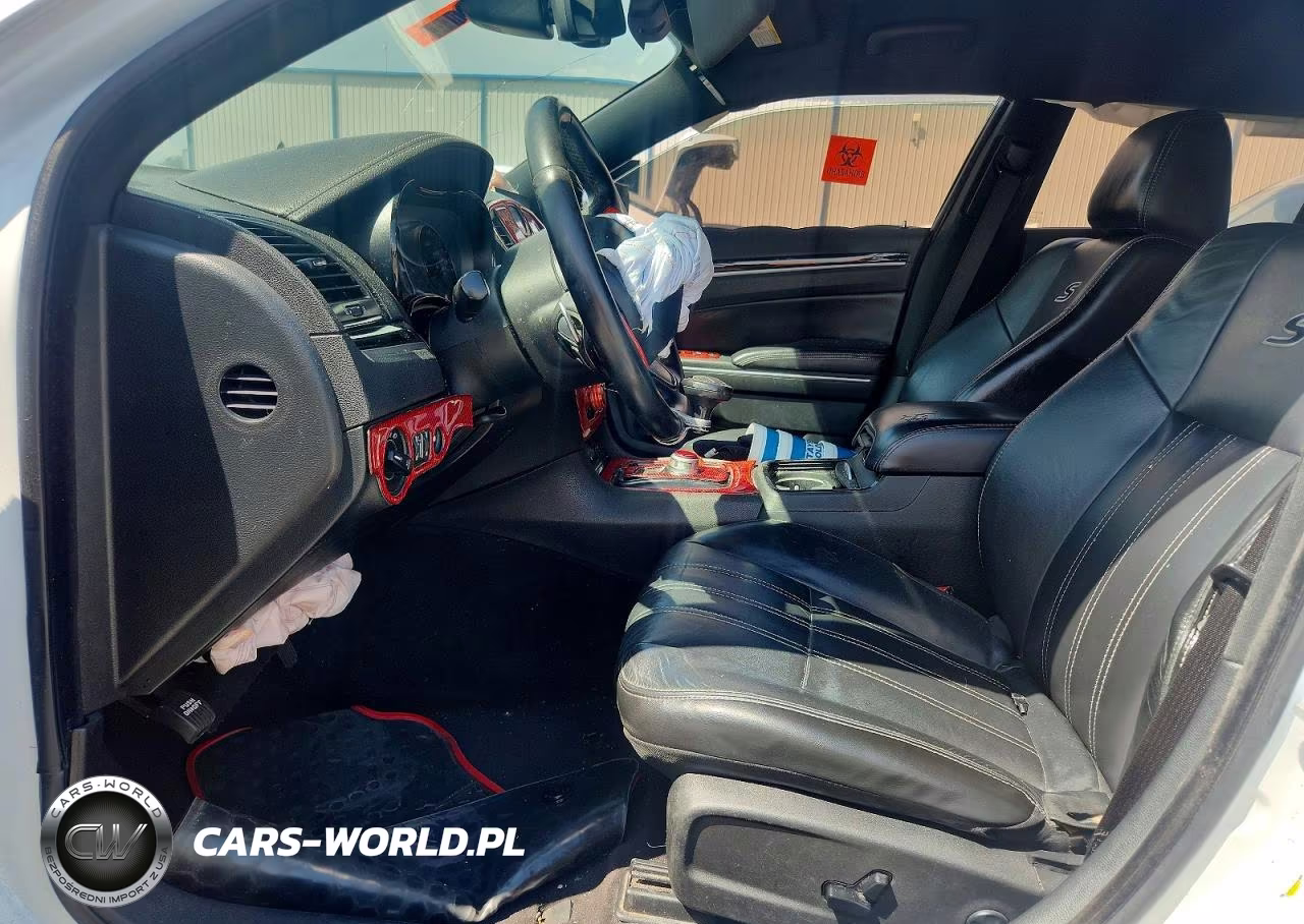 2018 Chrysler 300 S VIN:2C3CCAGG2JH267736 - 7