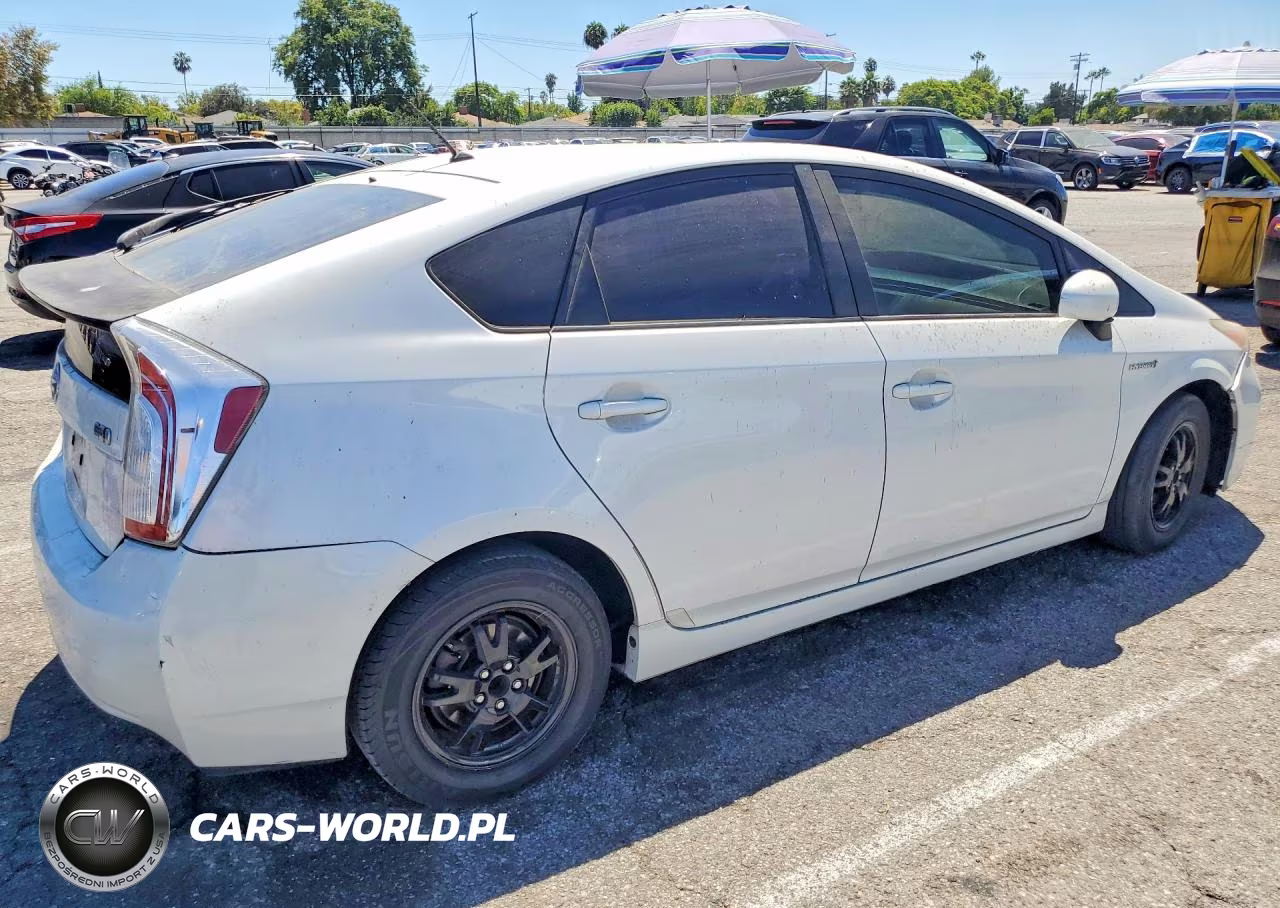 2014 Toyota Prius Two VIN:JTDKN3DU9E0367432 - 3