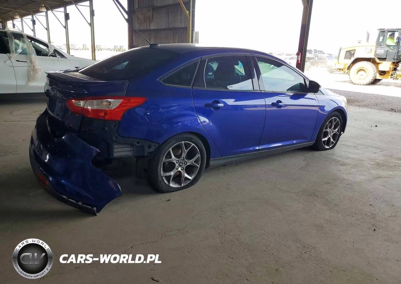 2014 Ford Focus Se VIN:1FADP3F2XEL327427 - 3