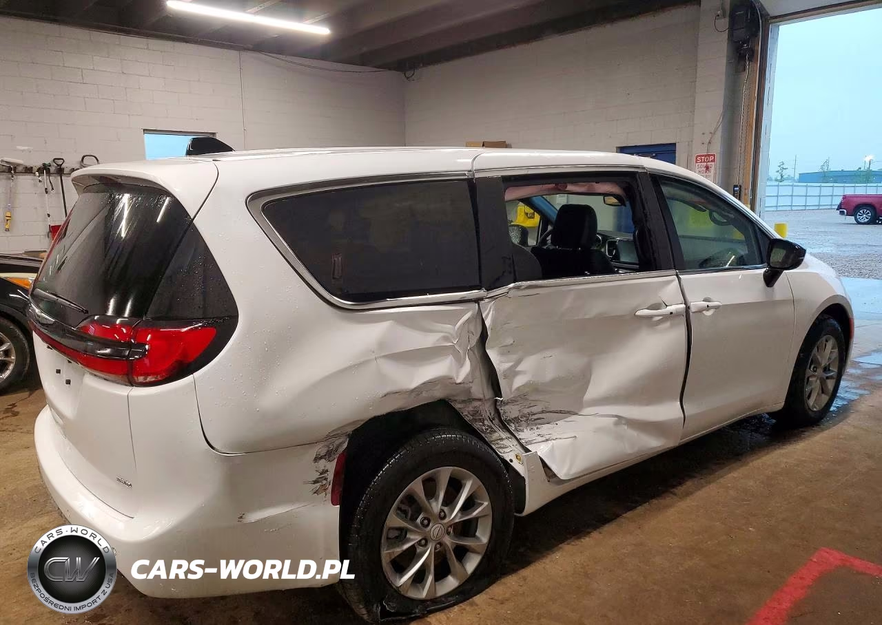 2026 Chrysler Pacifica Select VIN:2C4RC3BG6TR174384 - 3
