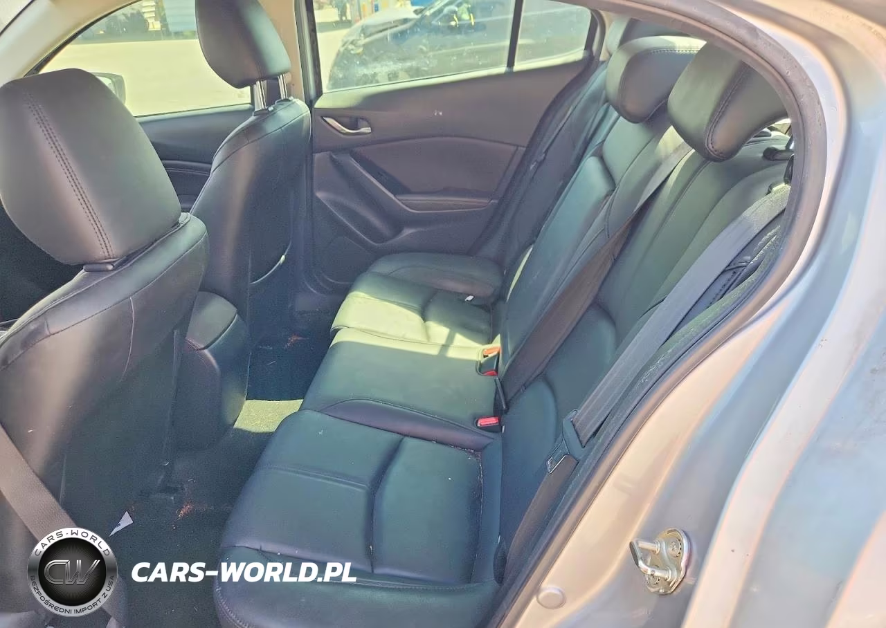 2018 Mazda 3 Touring VIN:3MZBN1V3XJM175077 - 10