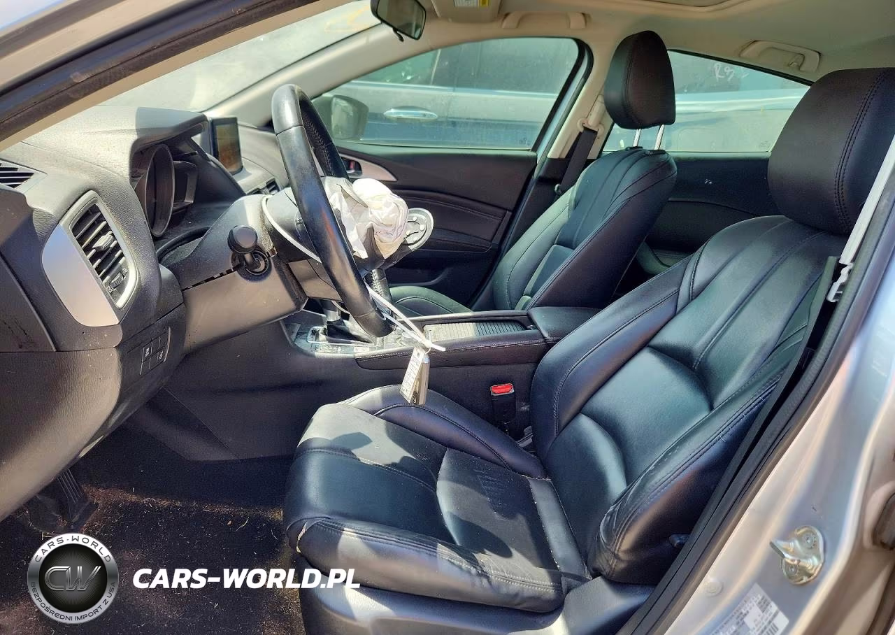 2018 Mazda 3 Touring VIN:3MZBN1V3XJM175077 - 7