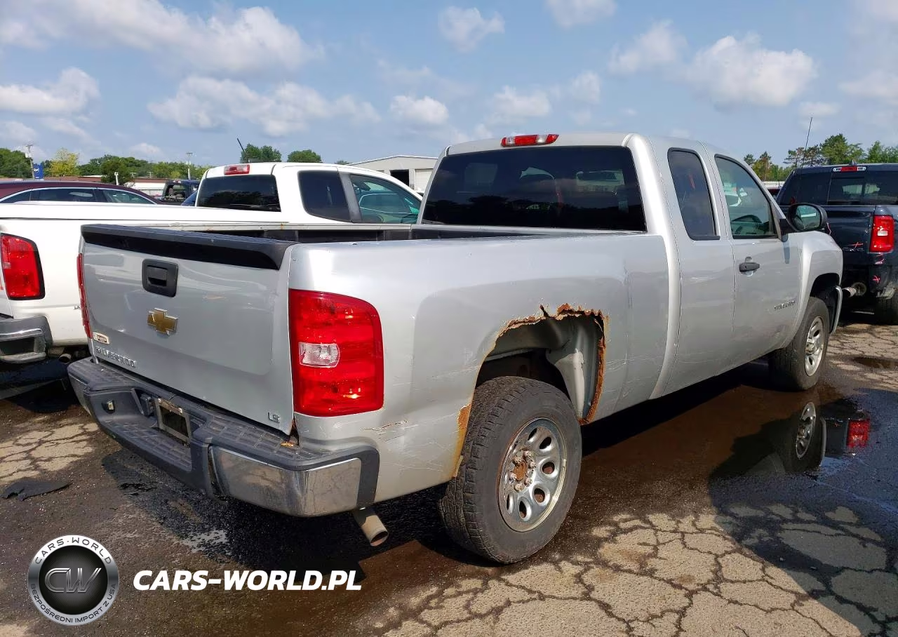 2011 Chevrolet Silverado C1500 VIN:1GCRCPEX7BZ413867 - 3