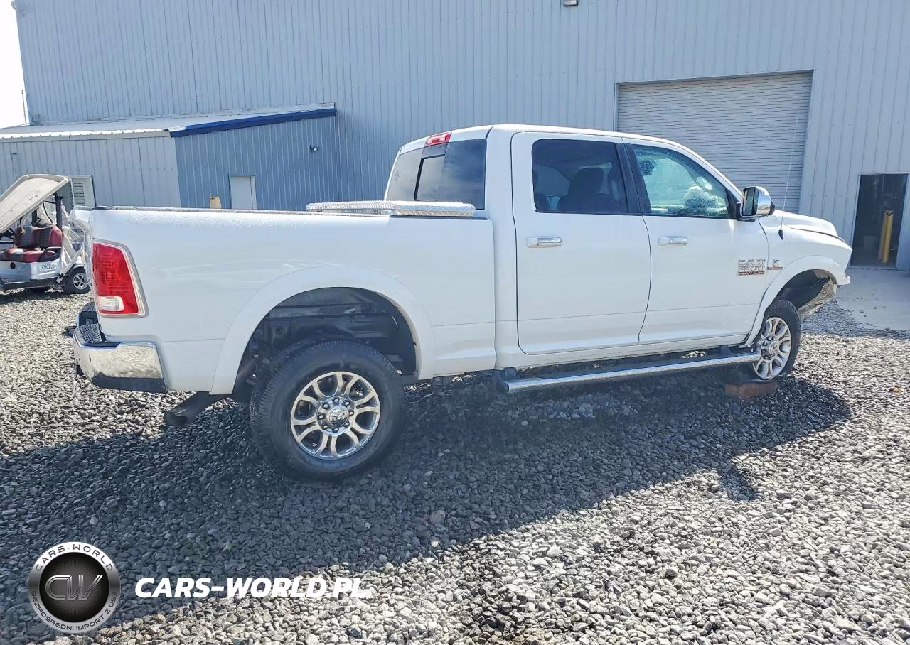 2016 Ram 2500 Laramie VIN:3C6UR5FL8GG333551 - 3