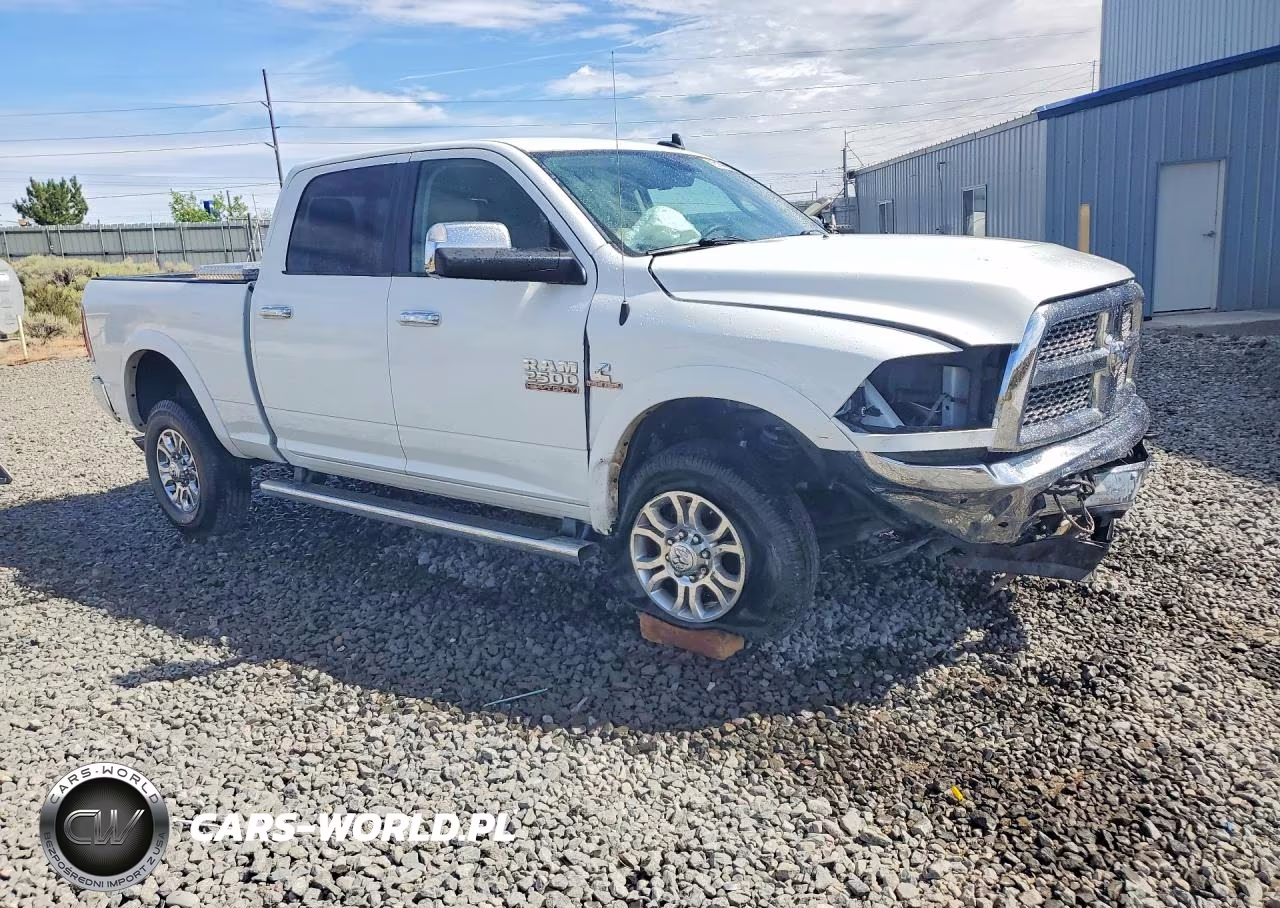 2016 Ram 2500 Laramie VIN:3C6UR5FL8GG333551 - 4