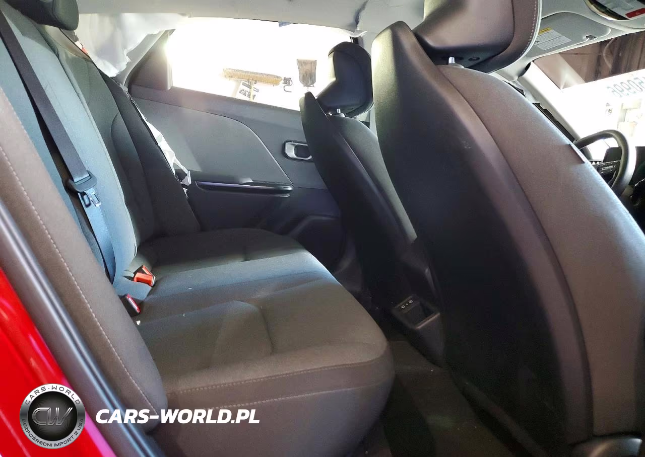 2025 Kia K4 Lxs VIN:3KPFT4DE8SE131721 - 10
