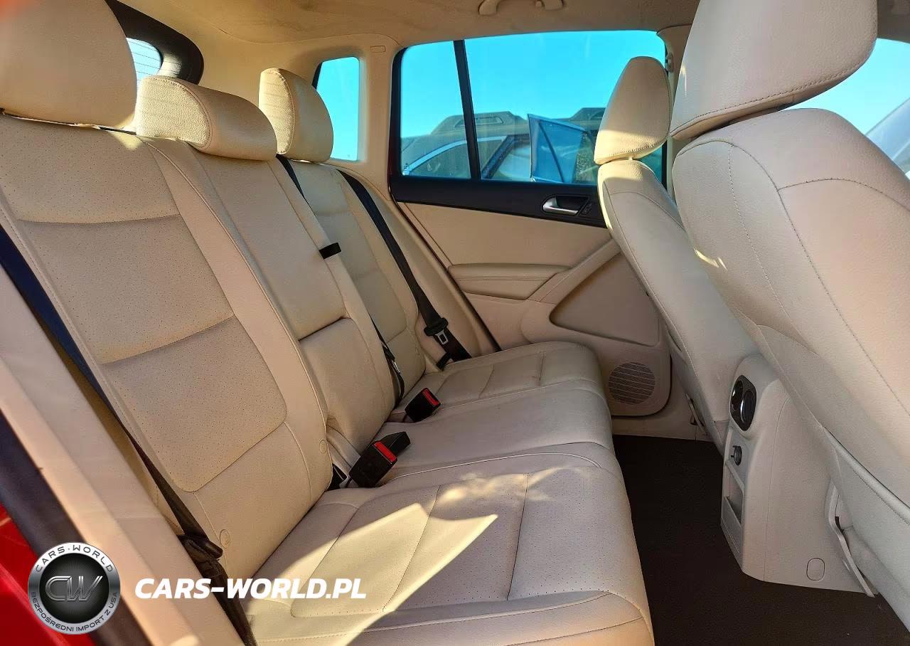 2012 Volkswagen Tiguan S VIN:WVGAV7AXXCW003298 - 11
