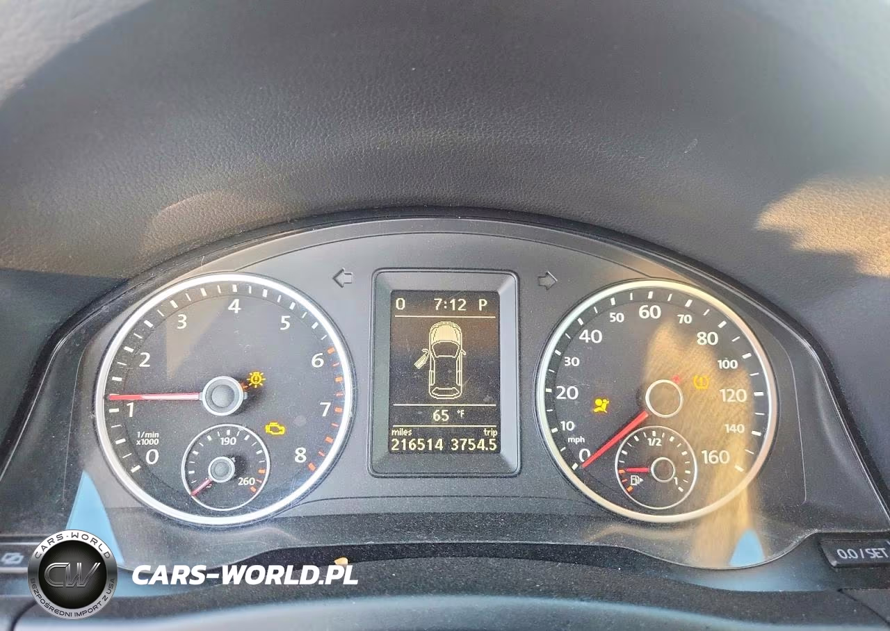 2012 Volkswagen Tiguan S VIN:WVGAV7AXXCW003298 - 9