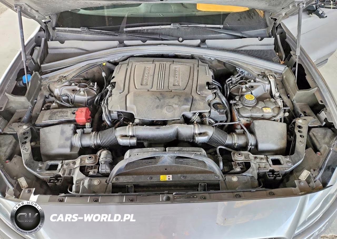 2018 Jaguar F-Pace R - Sport VIN:SADCL2EV6JA259113 - 12