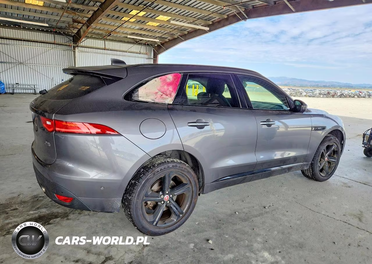 2018 Jaguar F-Pace R - Sport VIN:SADCL2EV6JA259113 - 3