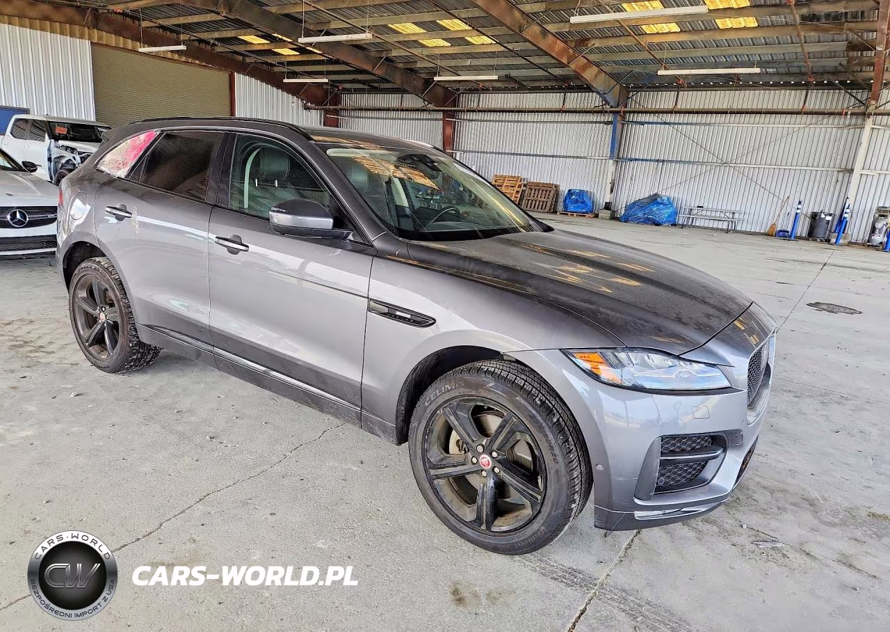 2018 Jaguar F-Pace R - Sport VIN:SADCL2EV6JA259113 - 4