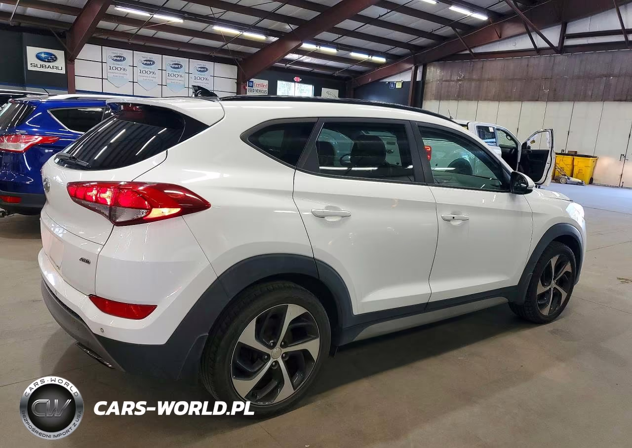 2018 Hyundai Tucson Value VIN:KM8J3CA23JU631571 - 3