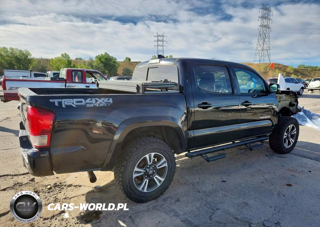 2017 Toyota Tacoma Trd Sport VIN:5TFCZ5AN8HX070584 - 3