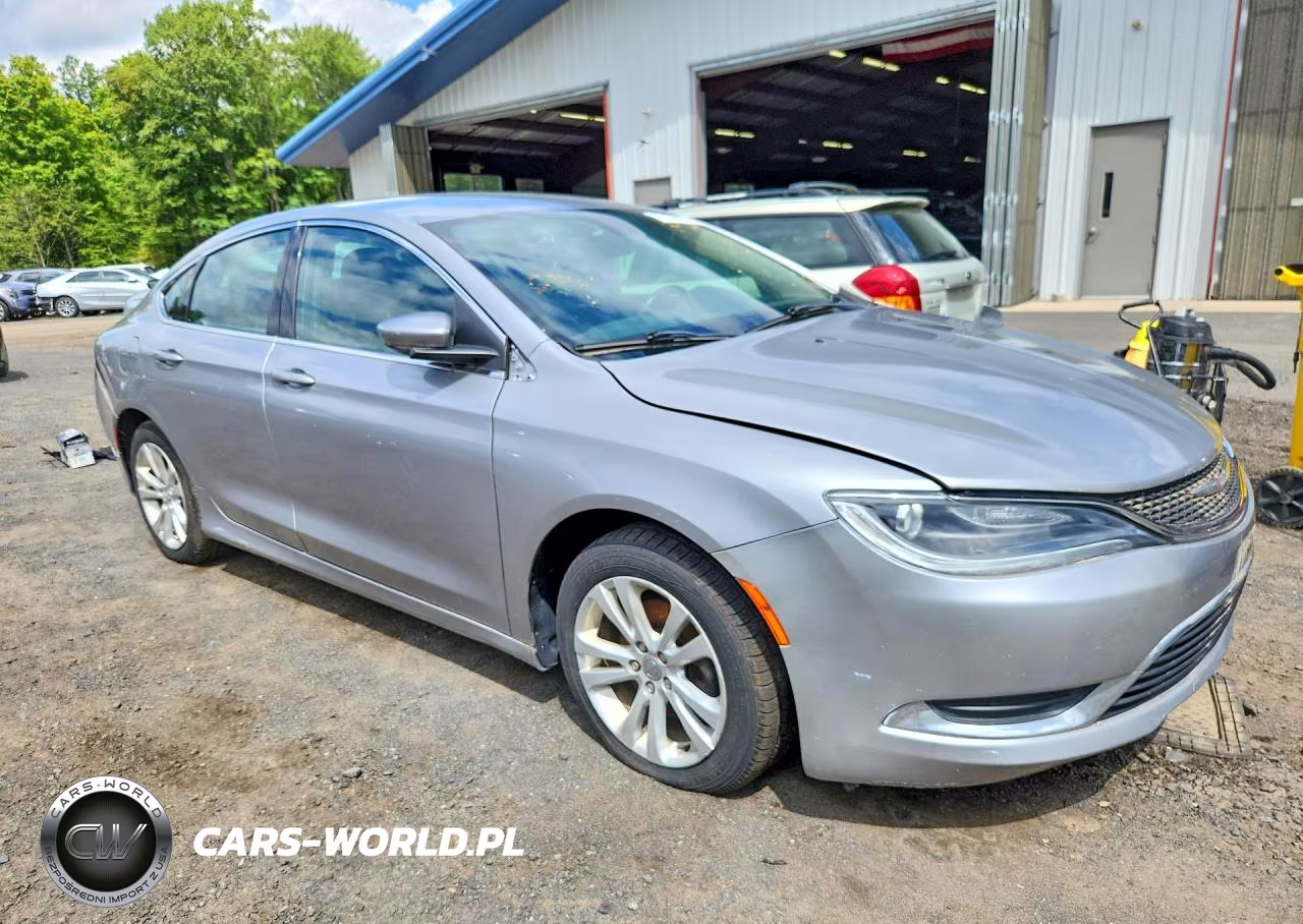 2015 Chrysler 200 Limited VIN:1C3CCCAB4FN744044 - 4