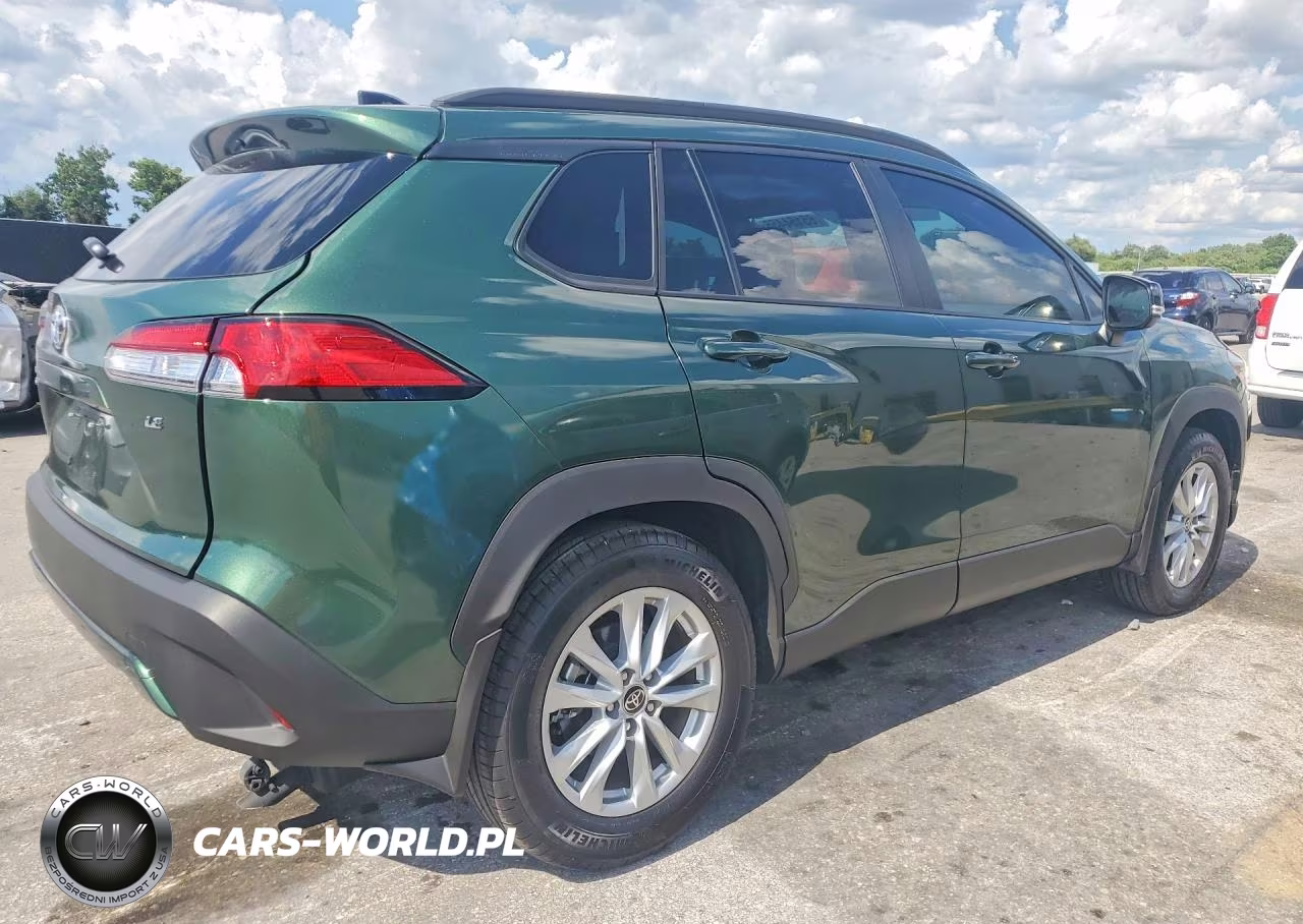 2025 Toyota Corolla Cross Le VIN:7MUCAAAG7SV143531 - 3