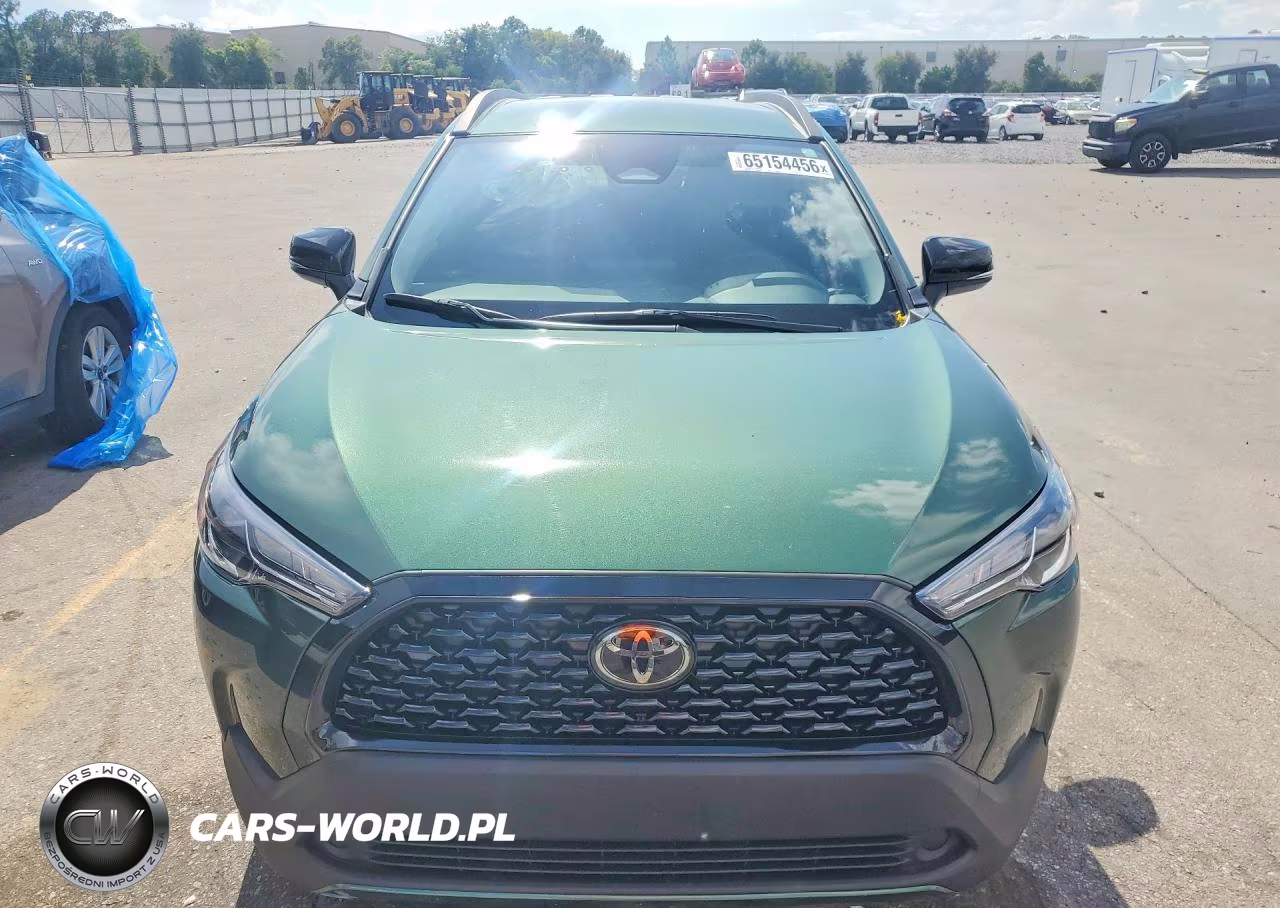 2025 Toyota Corolla Cross Le VIN:7MUCAAAG7SV143531 - 5