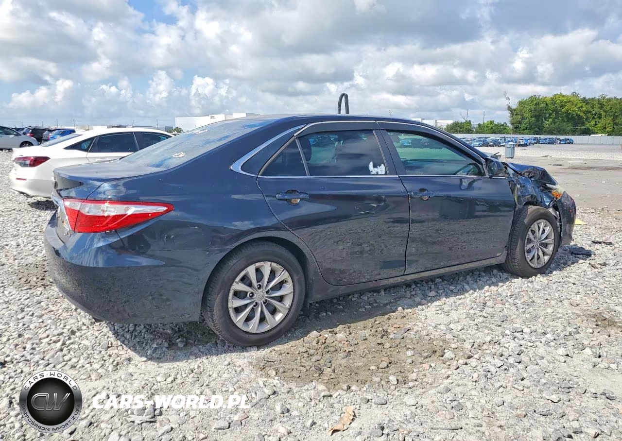 2015 Toyota Camry Hybrid Le VIN:4T1BD1FK9FU147197 - 3