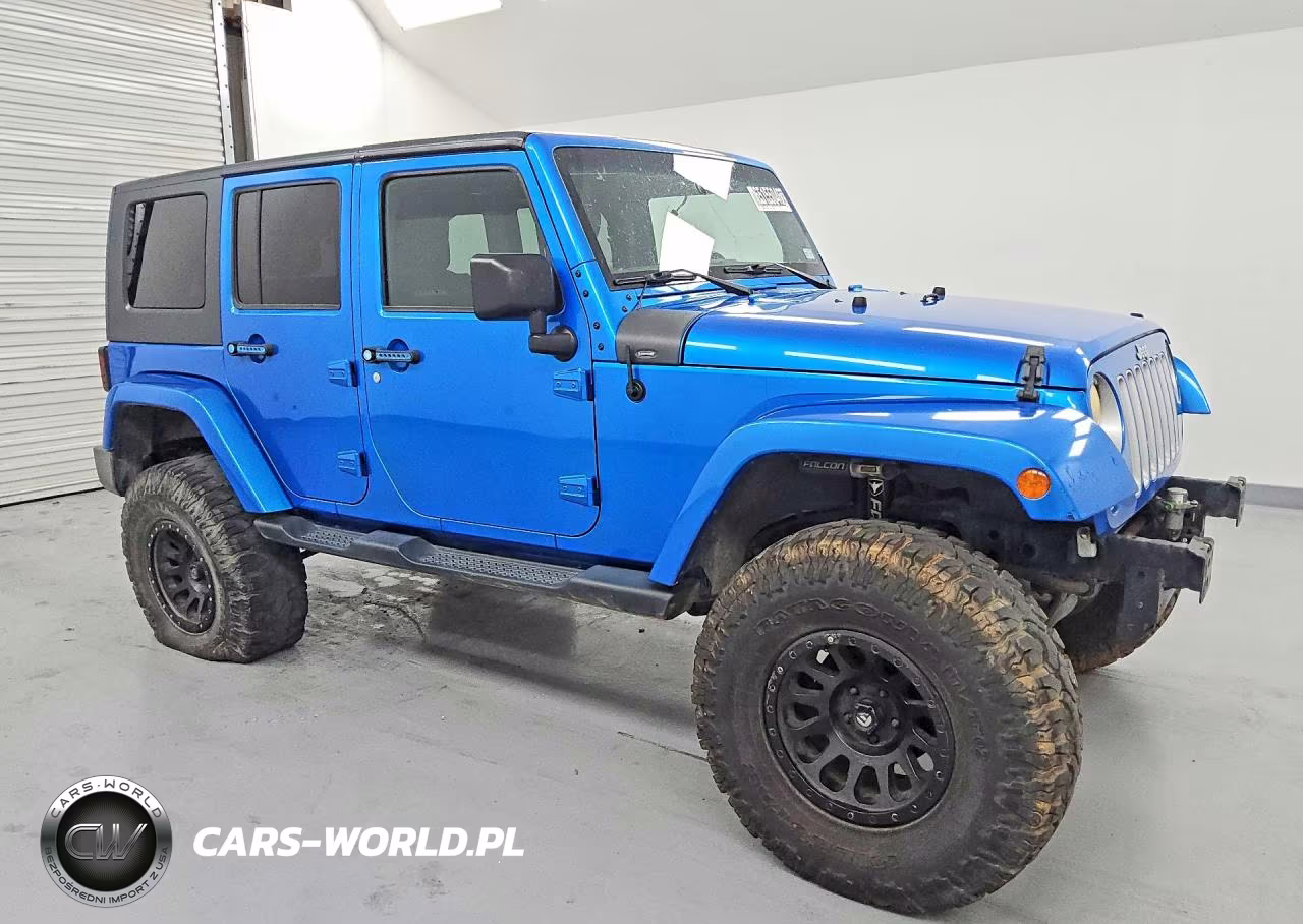 2016 Jeep Wrangler Unlimited Sahara VIN:1C4BJWEG0GL156062 - 4