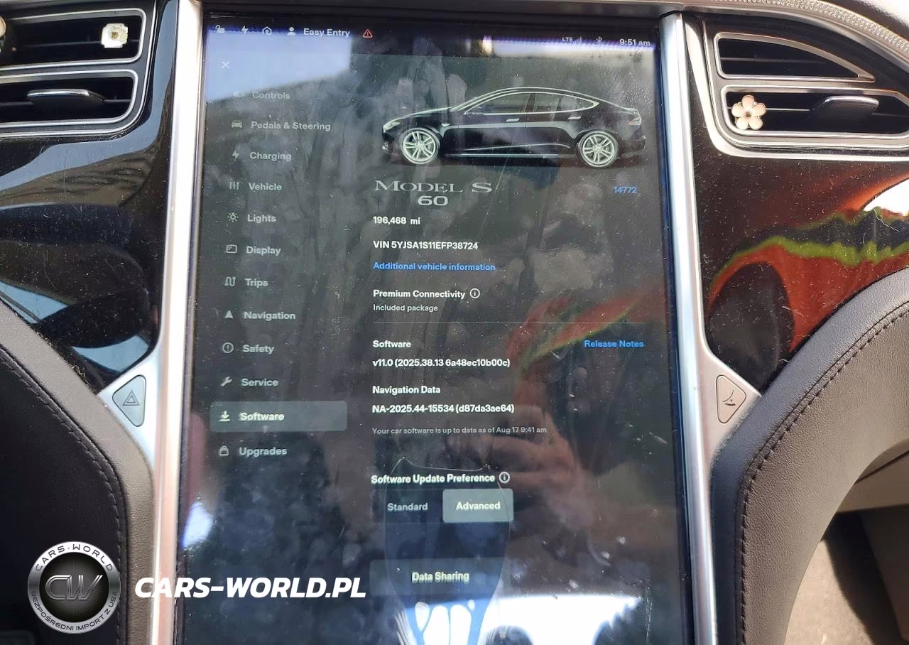 2014 Tesla Model S VIN:5YJSA1S11EFP38724 - 9