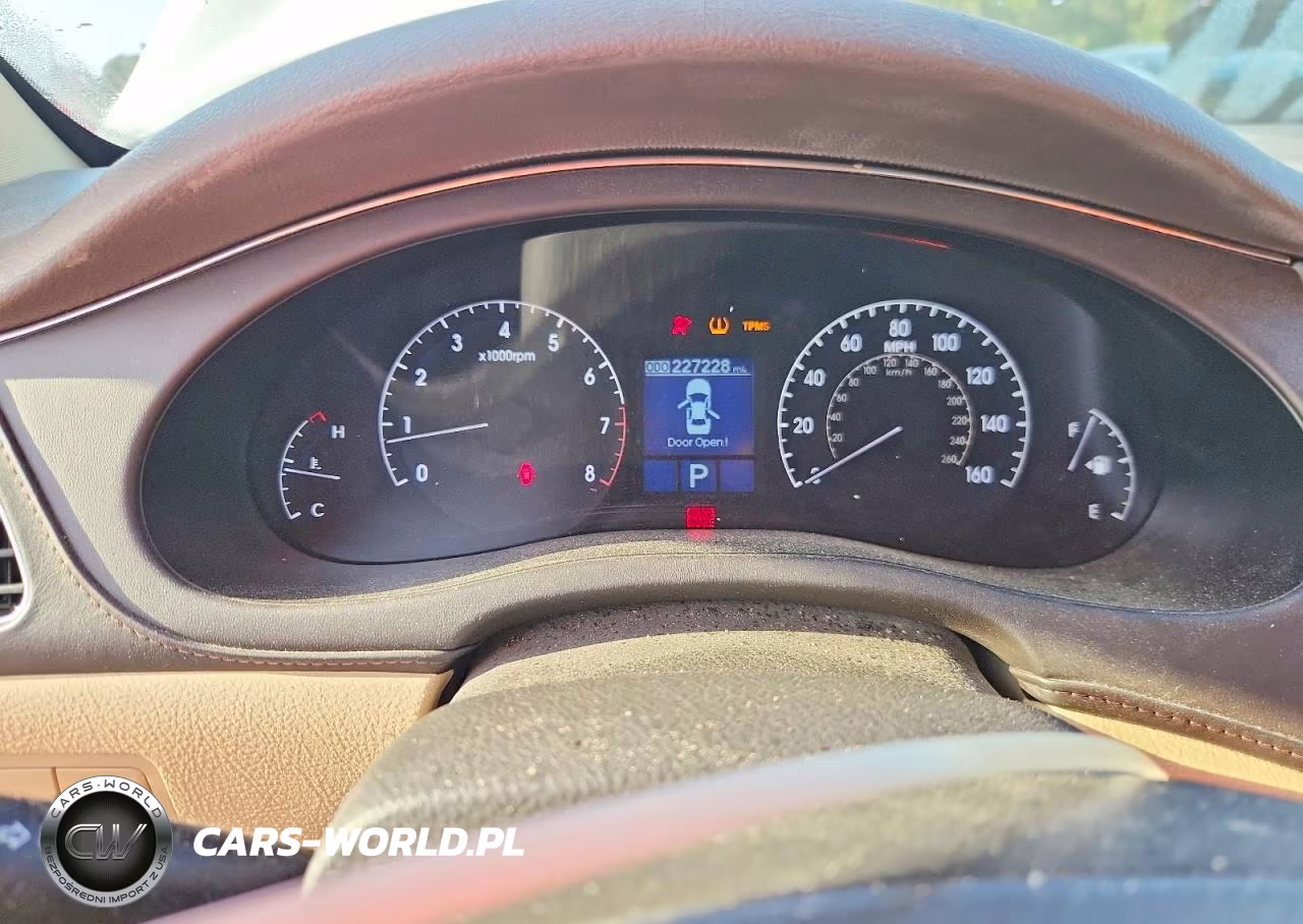 2011 Hyundai Genesis 3.8L VIN:KMHGC4DE8BU117559 - 9