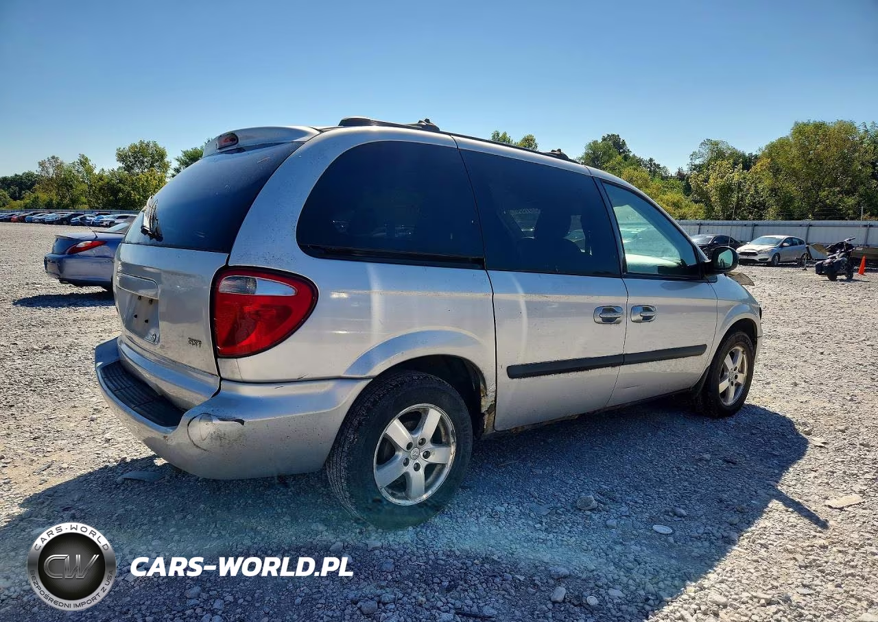 2005 Dodge Caravan Sxt VIN:1D4GP45R05B360716 - 3