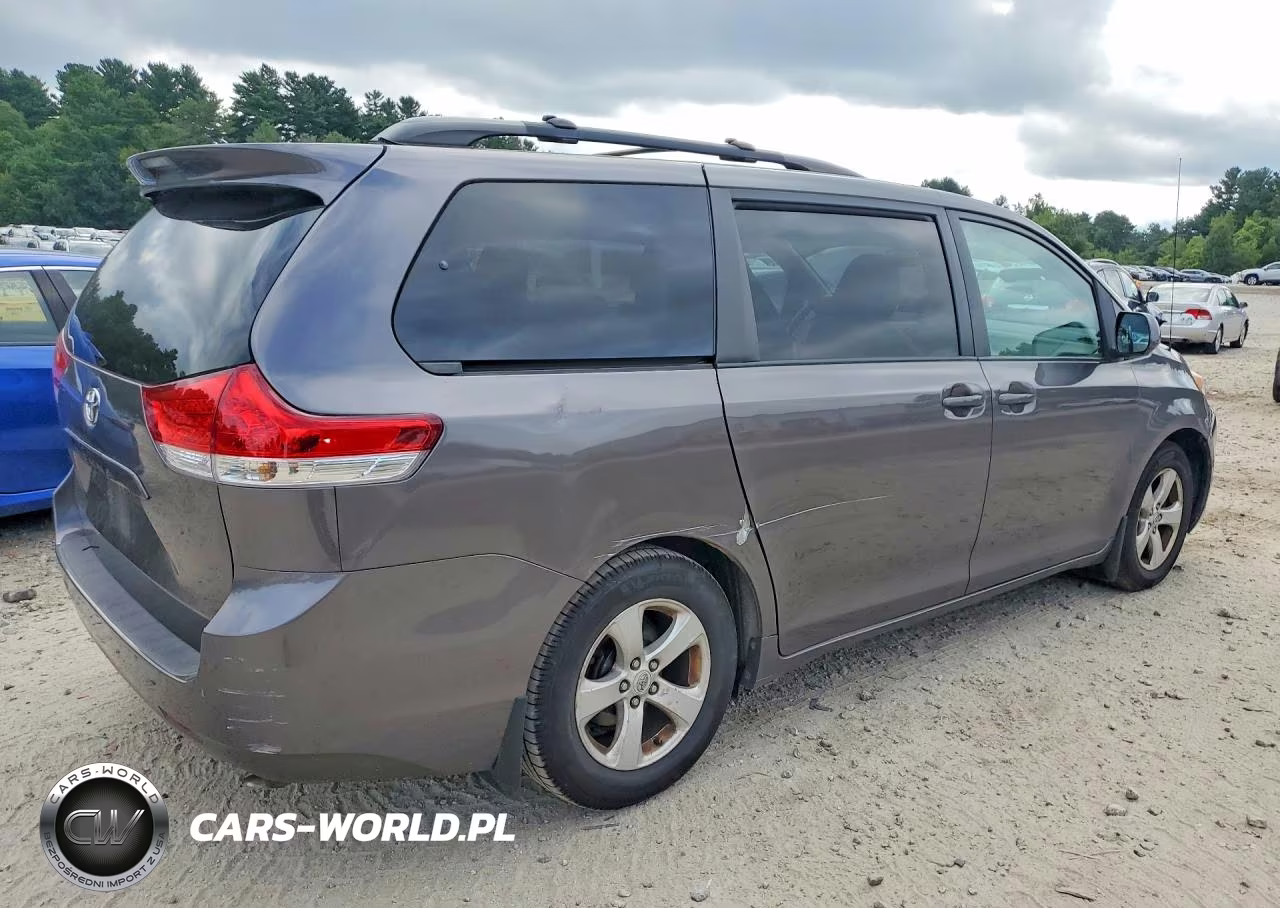 2011 Toyota Sienna Le VIN:5TDKK3DCXBS115455 - 3