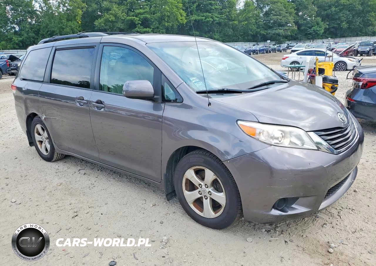 2011 Toyota Sienna Le VIN:5TDKK3DCXBS115455 - 4