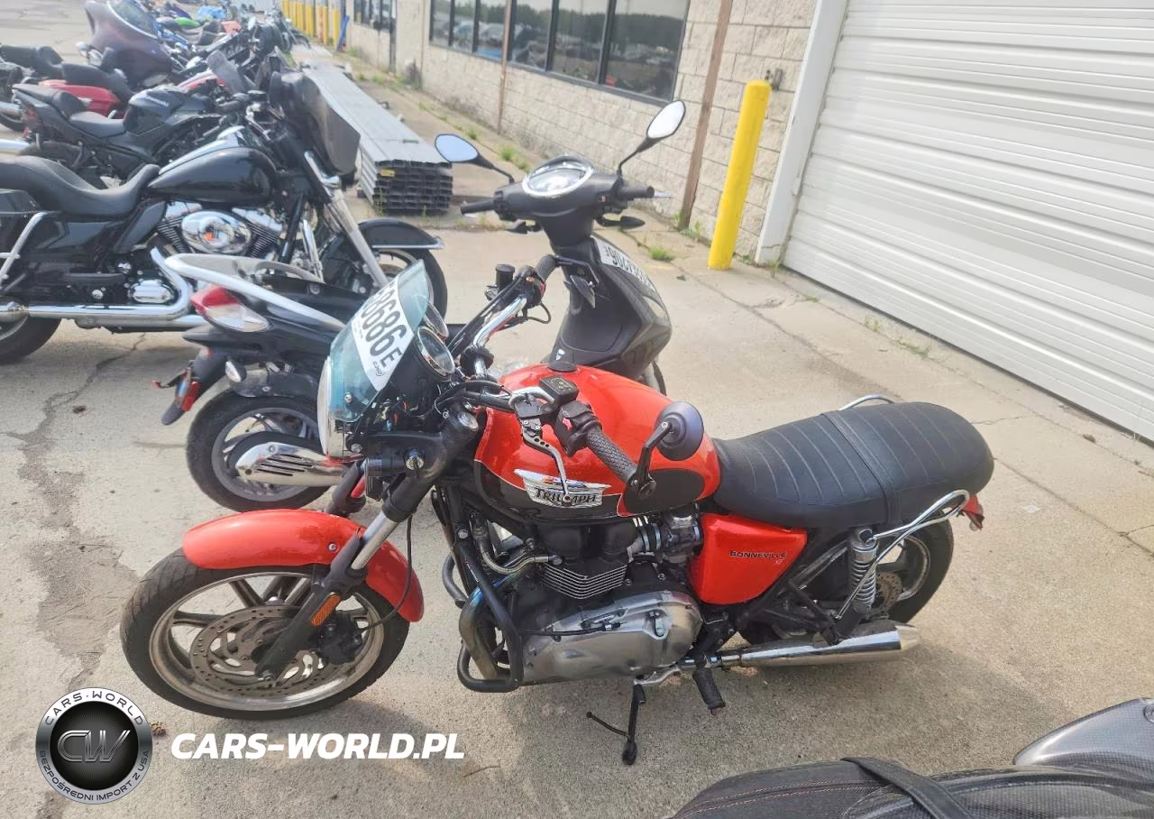 2012 Triumph Motorcycle Bonneville VIN:SMT900K14CT518212 - 3