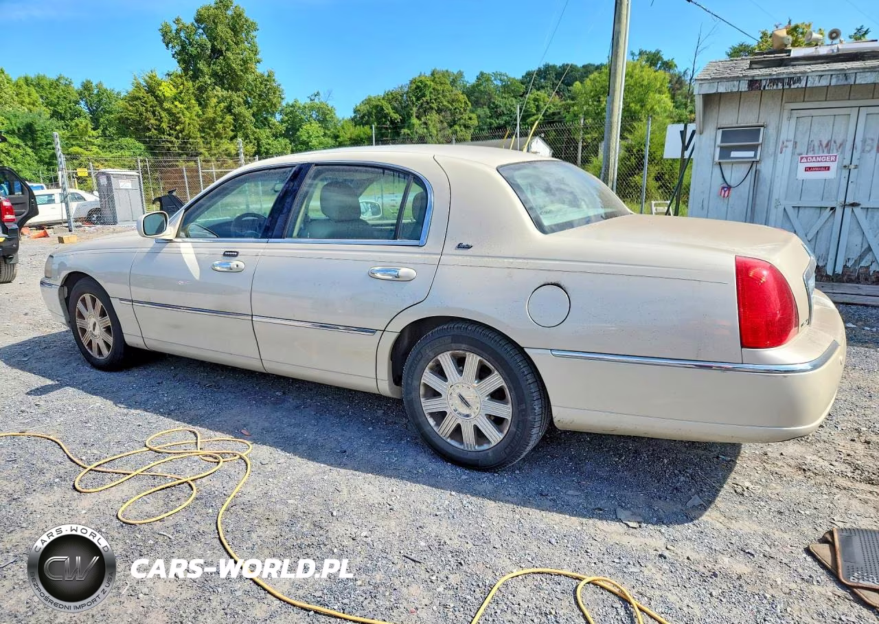 2003 Lincoln Town Car Cartier VIN:1LNHM83W83Y643879 - 2